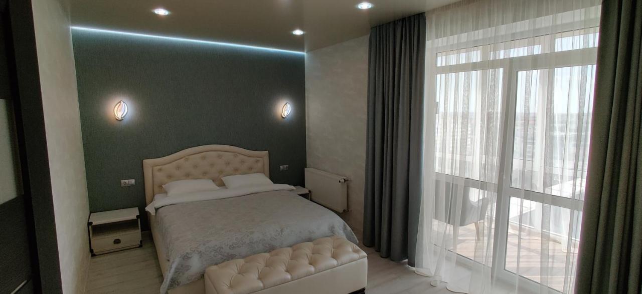 Yarovytsya Vip In The Center Apartment Lutsk Luaran gambar