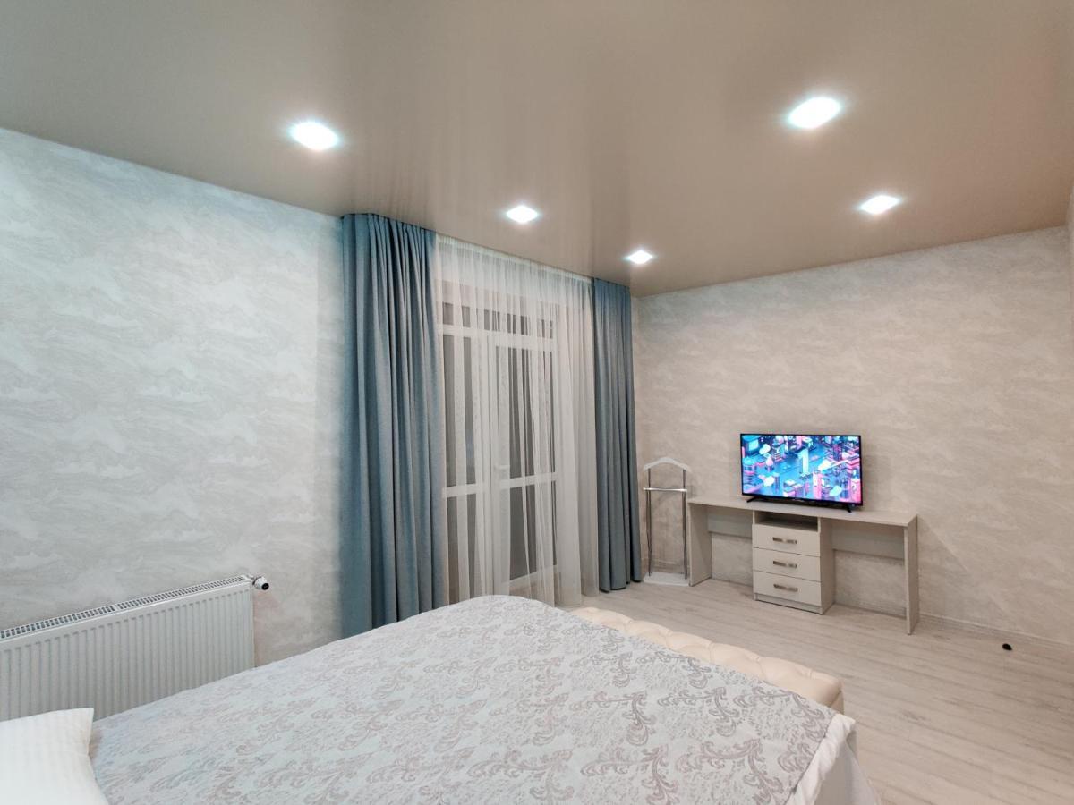 Yarovytsya Vip In The Center Apartment Lutsk Luaran gambar