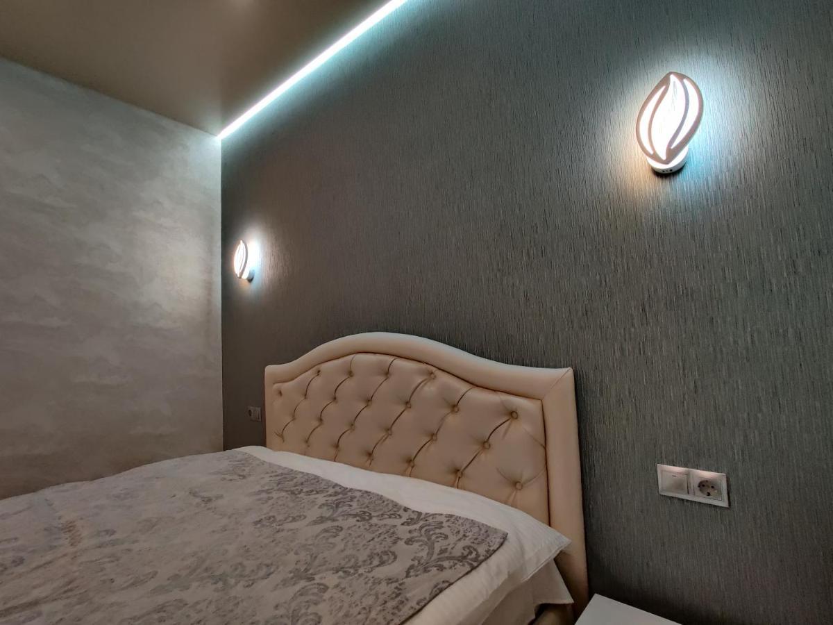 Yarovytsya Vip In The Center Apartment Lutsk Luaran gambar