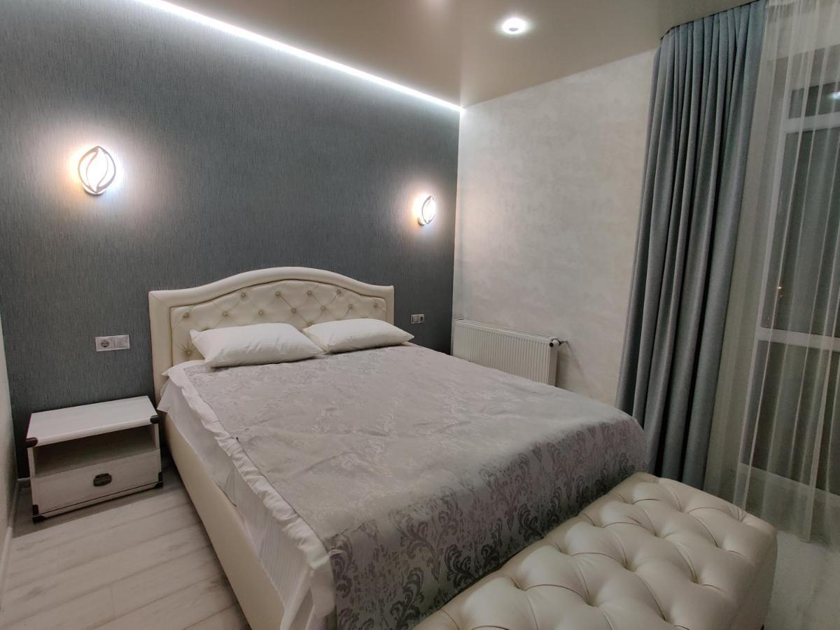 Yarovytsya Vip In The Center Apartment Lutsk Luaran gambar