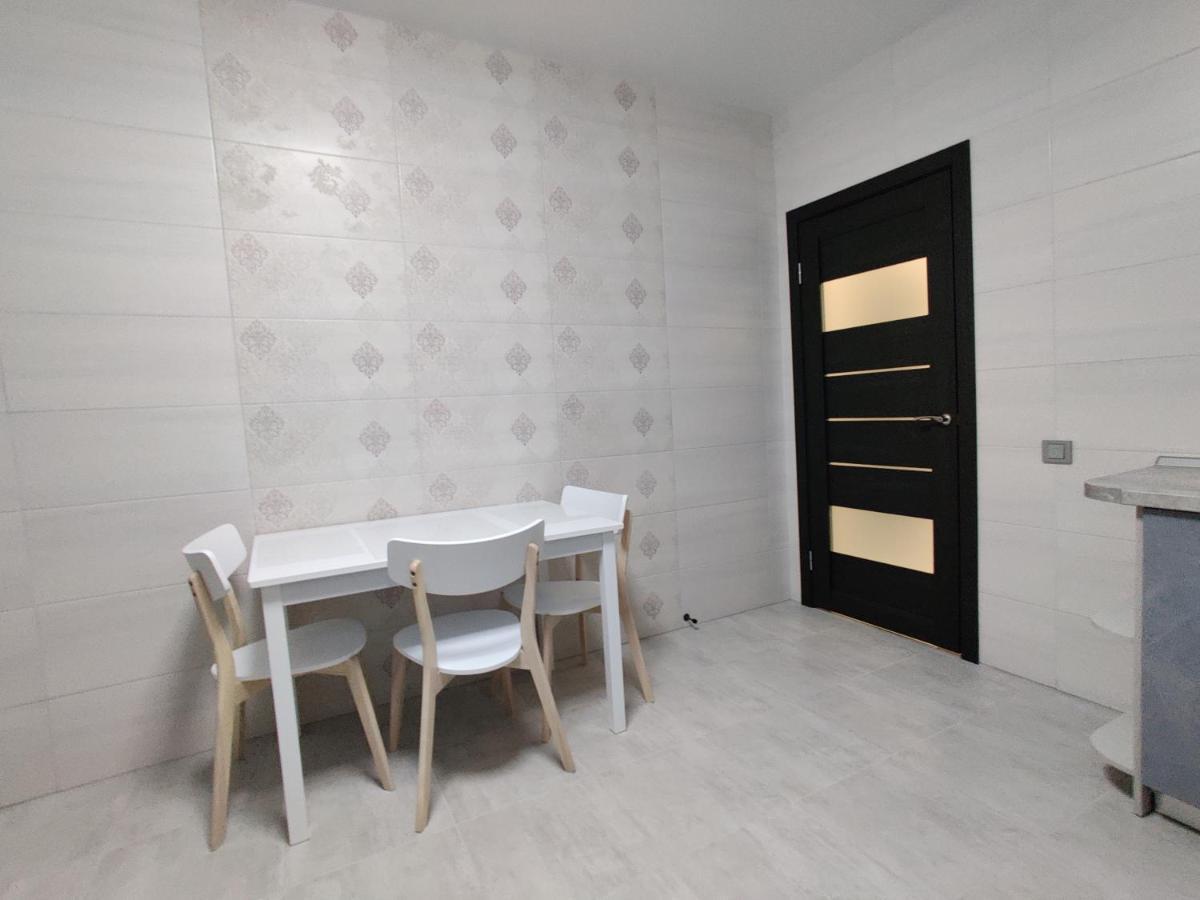 Yarovytsya Vip In The Center Apartment Lutsk Luaran gambar