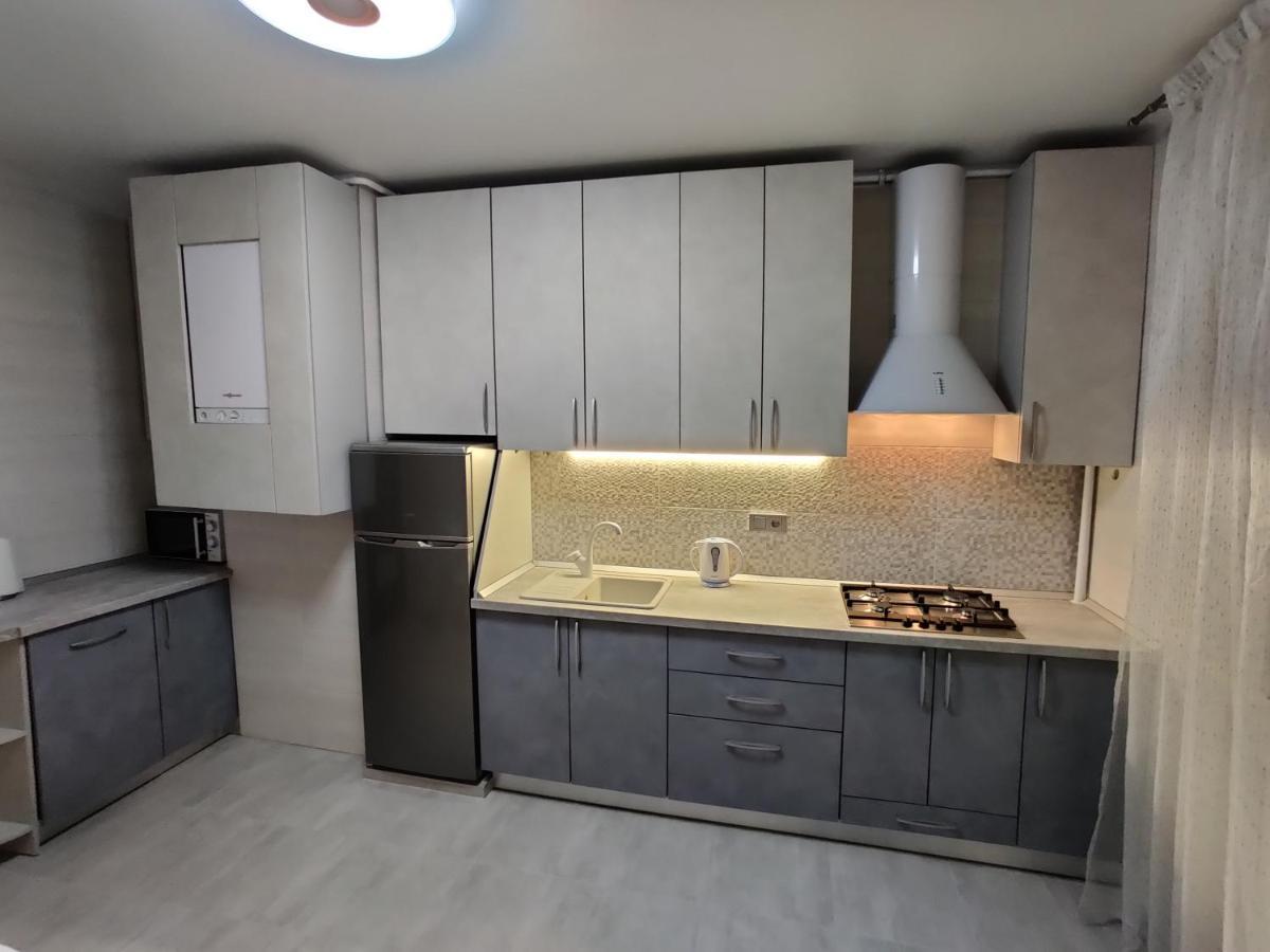 Yarovytsya Vip In The Center Apartment Lutsk Luaran gambar